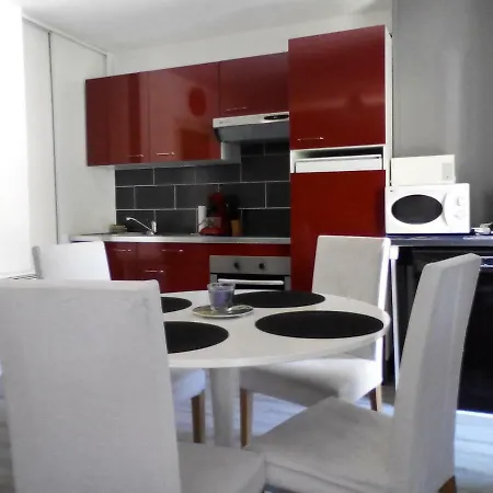 Les Acacias * آكس ليه تيرْم